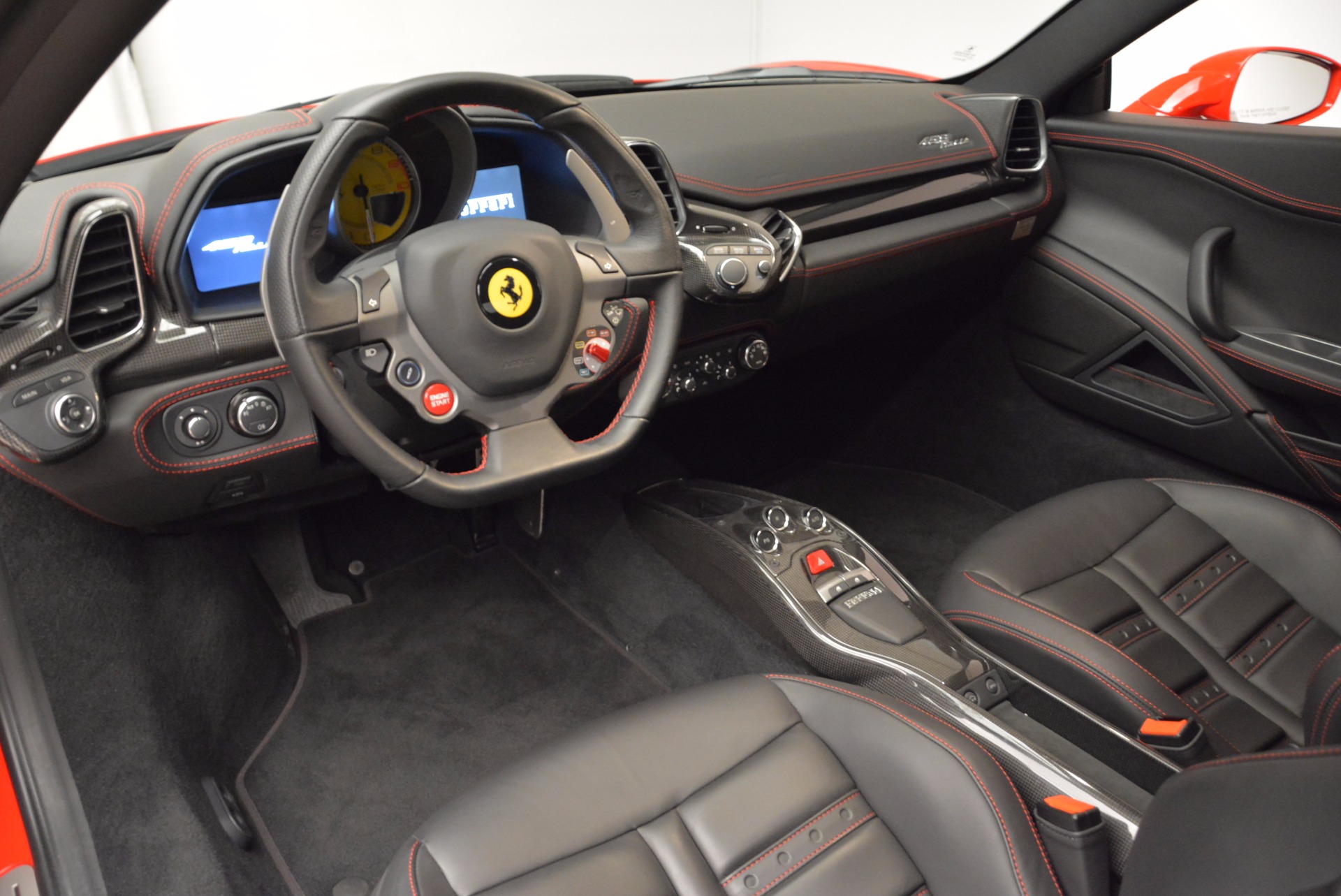 Ferrari 458 Spider салон