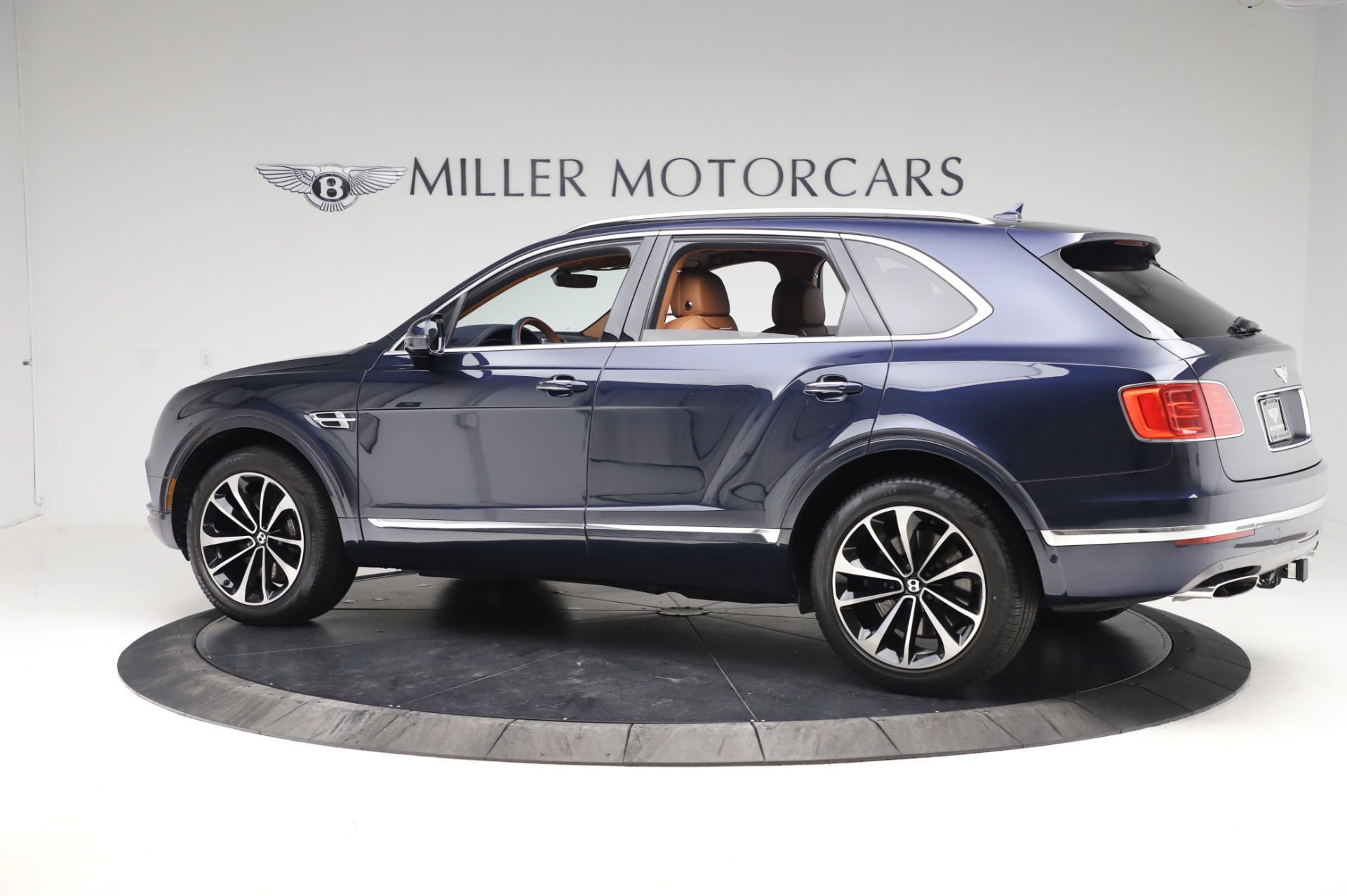 Pre-Owned 2018 Bentley Bentayga W12 Signature Edition For Sale ()