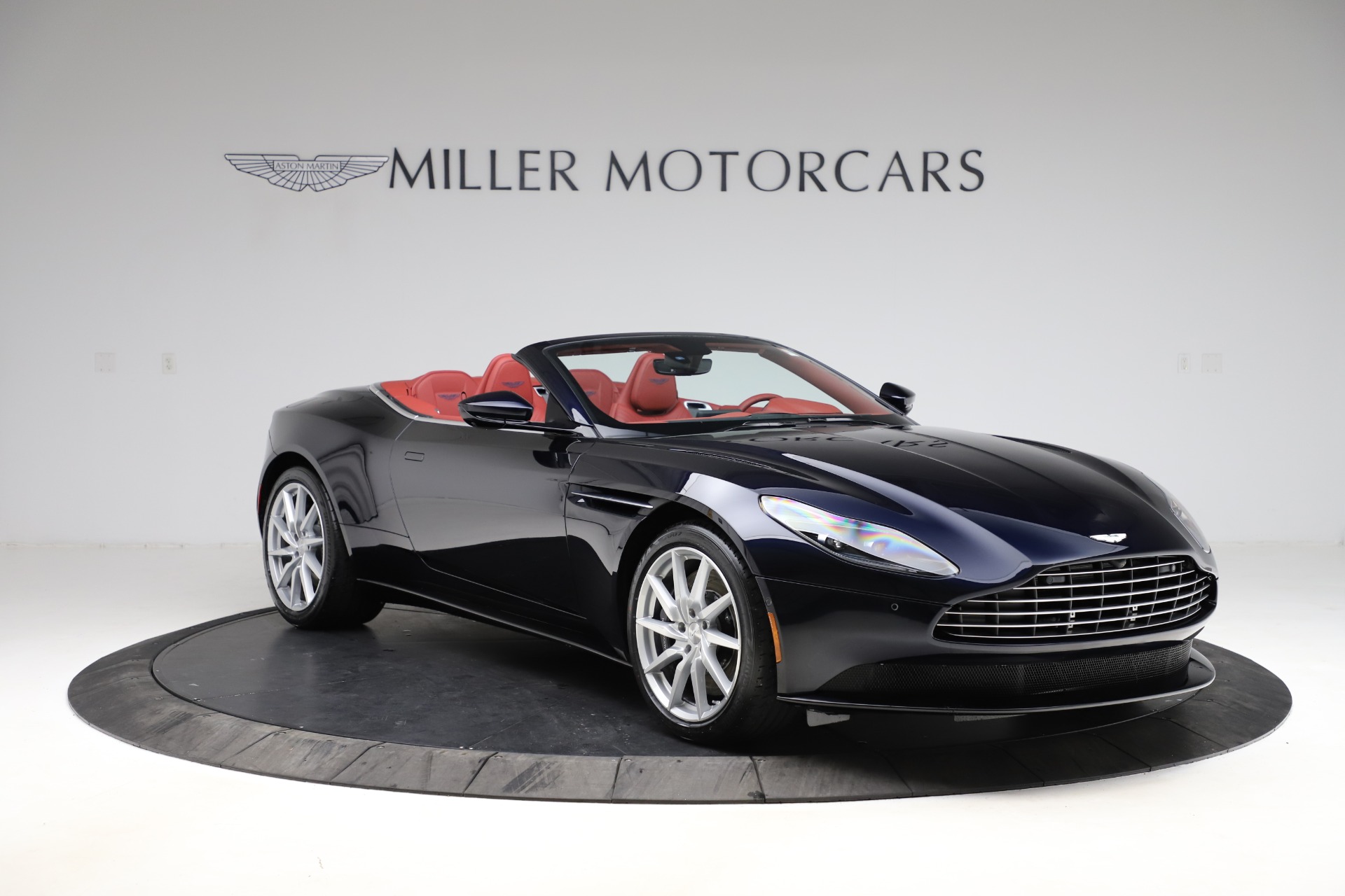 2021 aston martin db11 volante