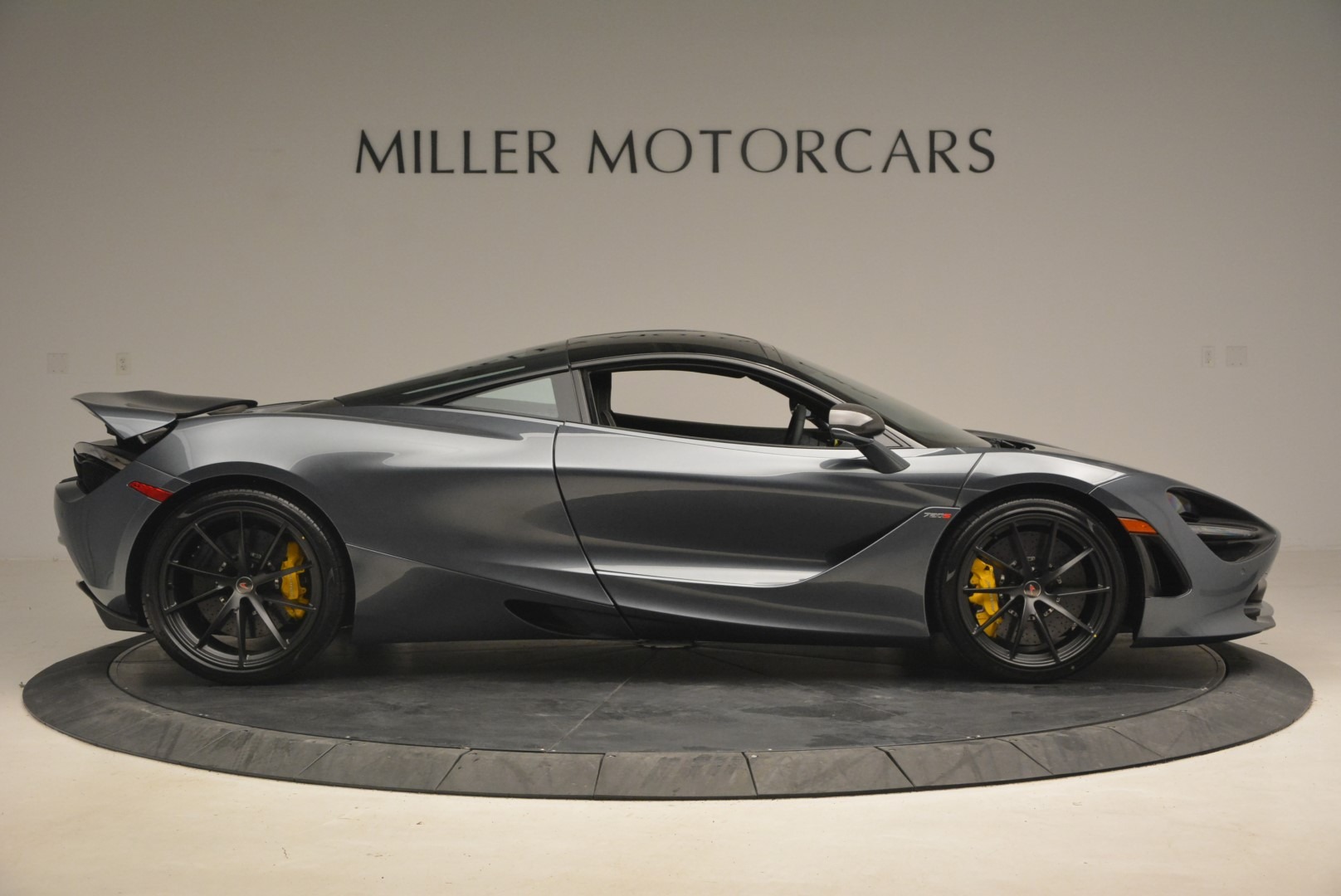 MCLAREN 720s спидометр