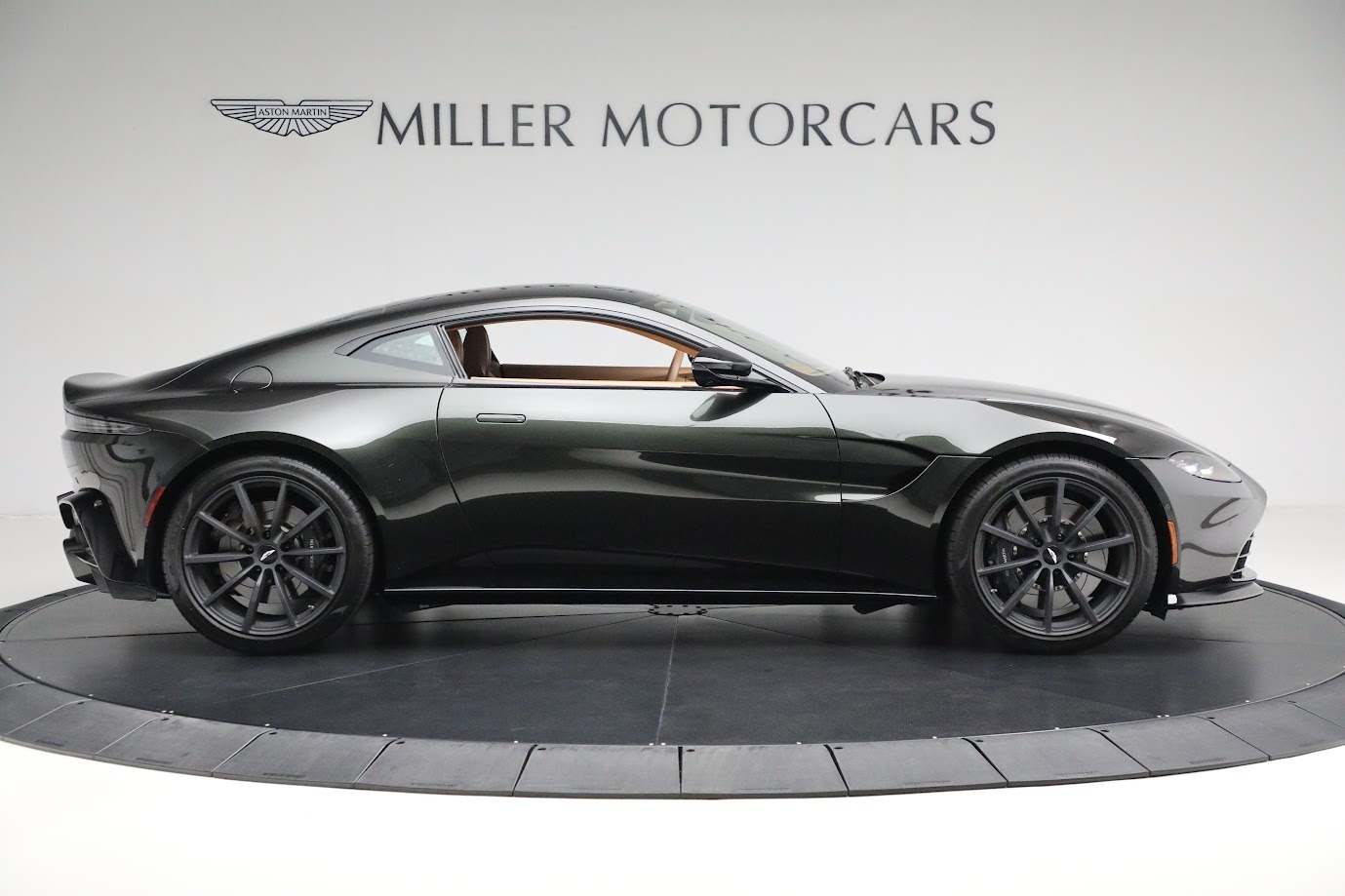 https://www.millermotorcars.com/imagetag/5560/8/l/New-2022-Aston-Martin-Vantage-Auto.jpg